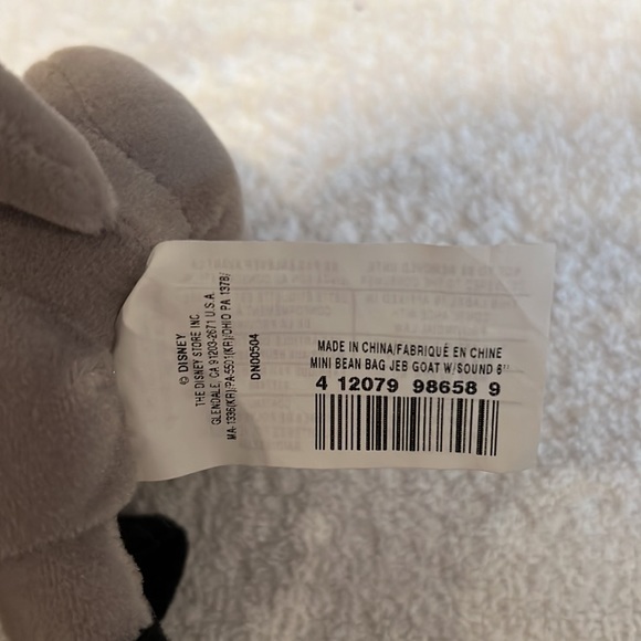 Disney’s Mrs. Caloway and Jeb Goat from Home on the Range 2004 - Picture 9 of 12